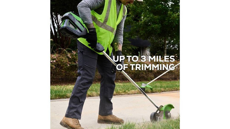 Bordeadora Greenworks de 82 V con batería de 4 Ah y cargador de doble puerto (82ES15-4DP)
